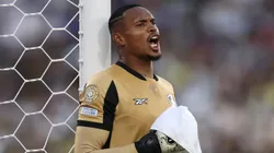 Fue figura en el Mundial de Clubes y ahora compite por el arco de Manchester United con Dibu Martínez