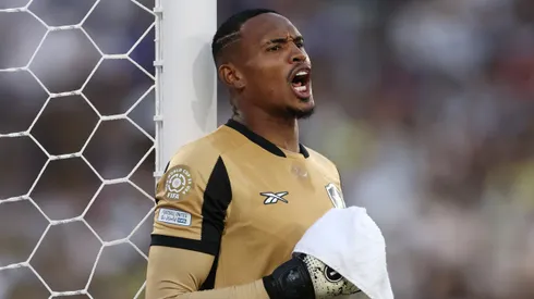 Fue figura en el Mundial de Clubes y ahora compite por el arco de Manchester United con Dibu Martínez