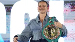 Empezó a boxear como homenaje a un hermano que murió un año antes que naciera, llegó a ser campeona mundial y busca recuperar su corona