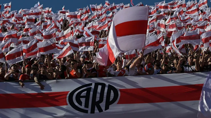 Los hinchas de River celebraron la salida de un defensor