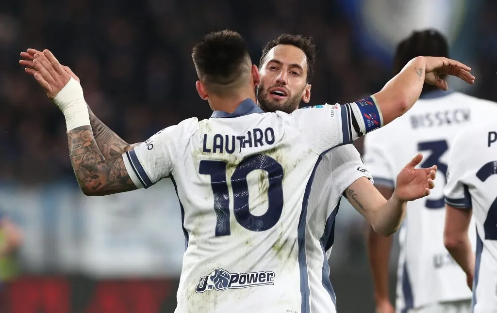 Calhanoglu continuará en Inter y deberá reconstruir su relación con Lautaro Martínez.