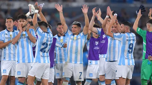 Maximiliano Salas junto a sus compañeros en Racing Club. (Getty Images)