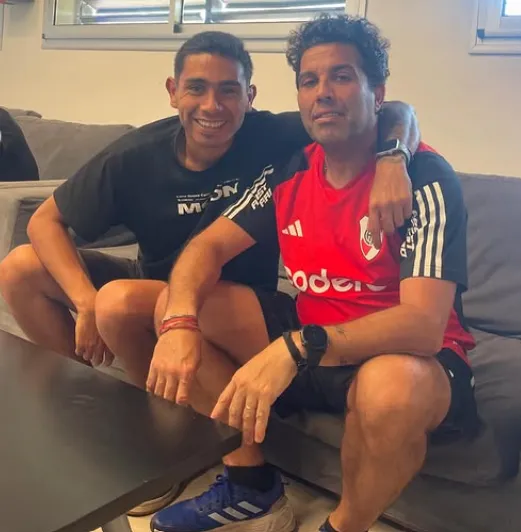 Dani Lucero junto a Tito Gil, de la pensión de River. (Foto: @danilucero23).