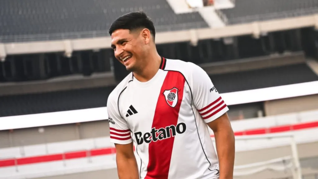 Maxi Salas fue presentado como nuevo refuerzo de River. (Foto: Prensa River)