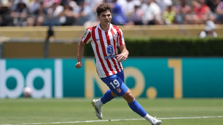 Atlético de Madrid analiza generar una dupla ofensiva con Julián Alvarez y Thiago Almada.
