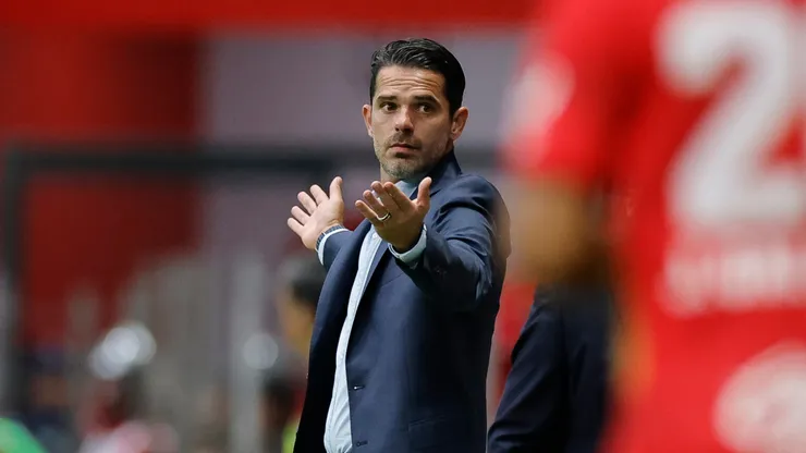 Fernando Gago en su debut con Necaxa.