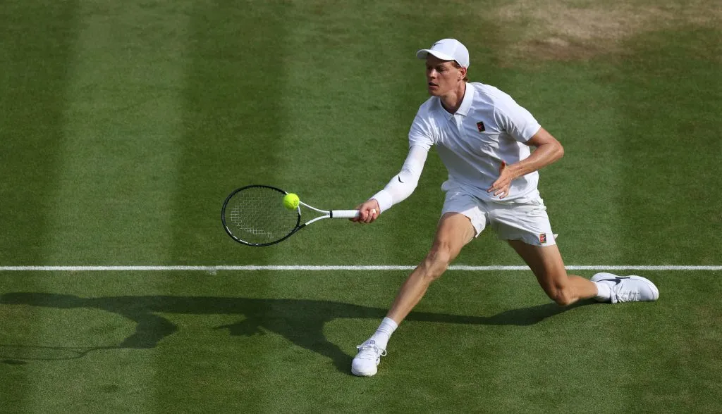 Jannik Sinner emparejó el marcador en el All England. (Foto: Getty).