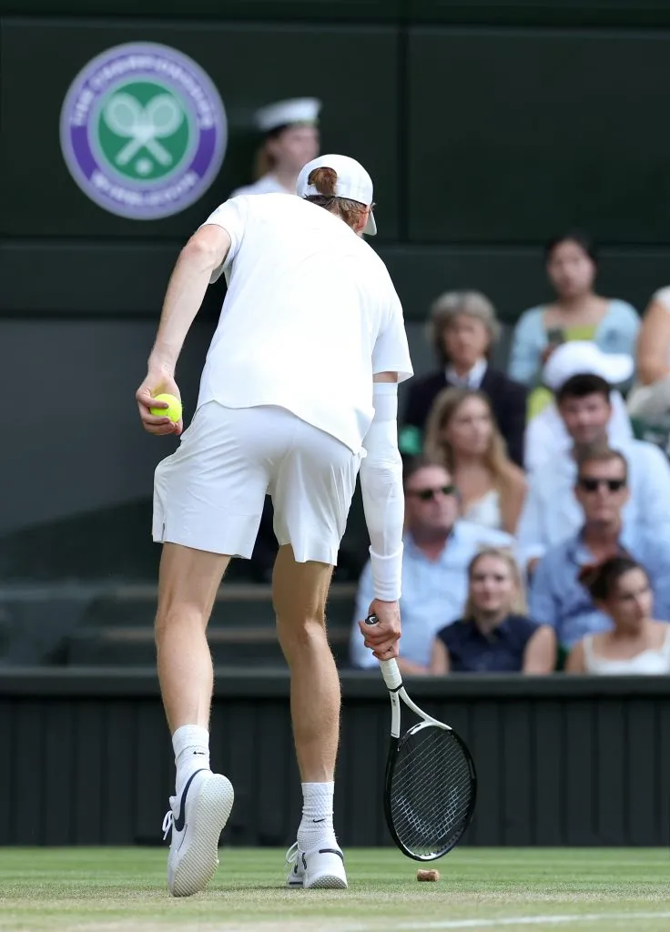 Un clásico en Wimbledon: un corcho de champagne en plena cancha. (Foto: Getty).