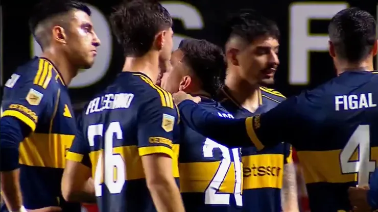 Alan Velasco increpó a Rodrigo Battaglia al término del primer tiempo entre Argentinos Juniors y Boca. (Captura ESPN)