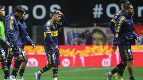 Los jugadores de Boca tras el empate con Argentinos Juniors.
