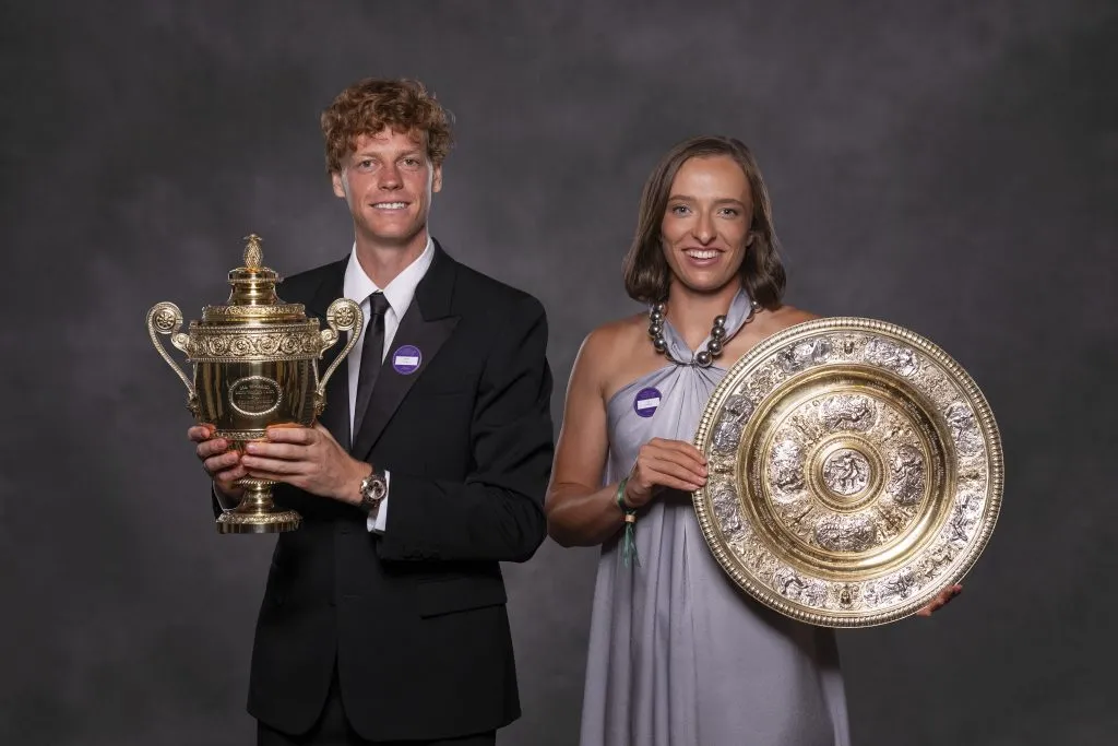 Jannik Sinner e Iga Swiatek, campeones de Wimbledon 2025. (Foto: Getty).
