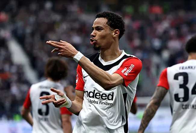 Ekitike convirtió 15 goles en 33 partidos en la Bundesliga 2024/25 con Eintracht Frankfurt
