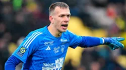 El experimentado arquero que compró Aston Villa mientras se define el futuro de Dibu Martínez