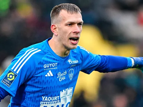 El experimentado arquero que compró Aston Villa mientras se define el futuro de Dibu Martínez