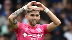 Juega en la Premier League y visitó La Bombonera.