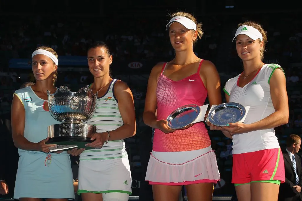 Dulko, Pennetta con el trofeo de campeonas del Abierto de Australia 2011, Azarenka y Kirilenko, las subcampeonas. (Foto: Getty).