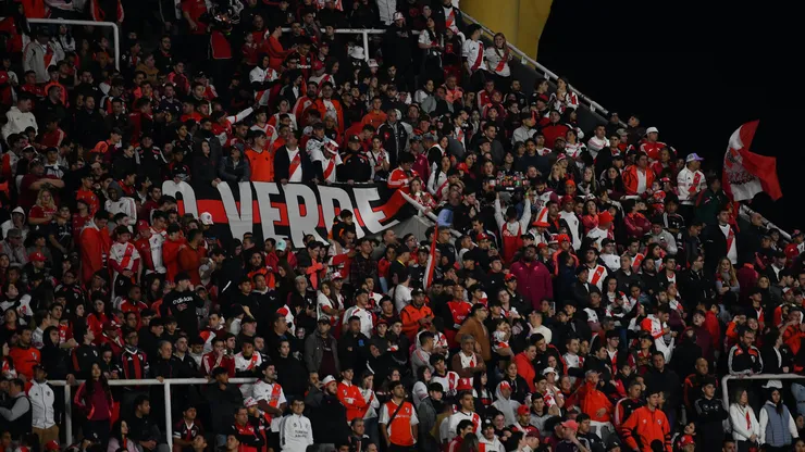 Los hinchas de River ante Instituto.