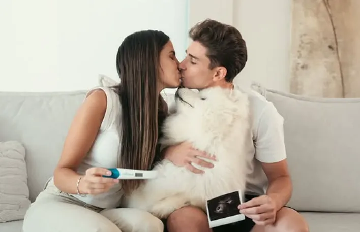 Emilia Ferrero y Julián Alvarez, a la espera de su primer hijo. (Foto: @emiliafferrero).