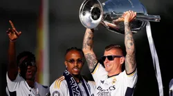 Toni Kroos celebrando la Champions League con Real Madrid.