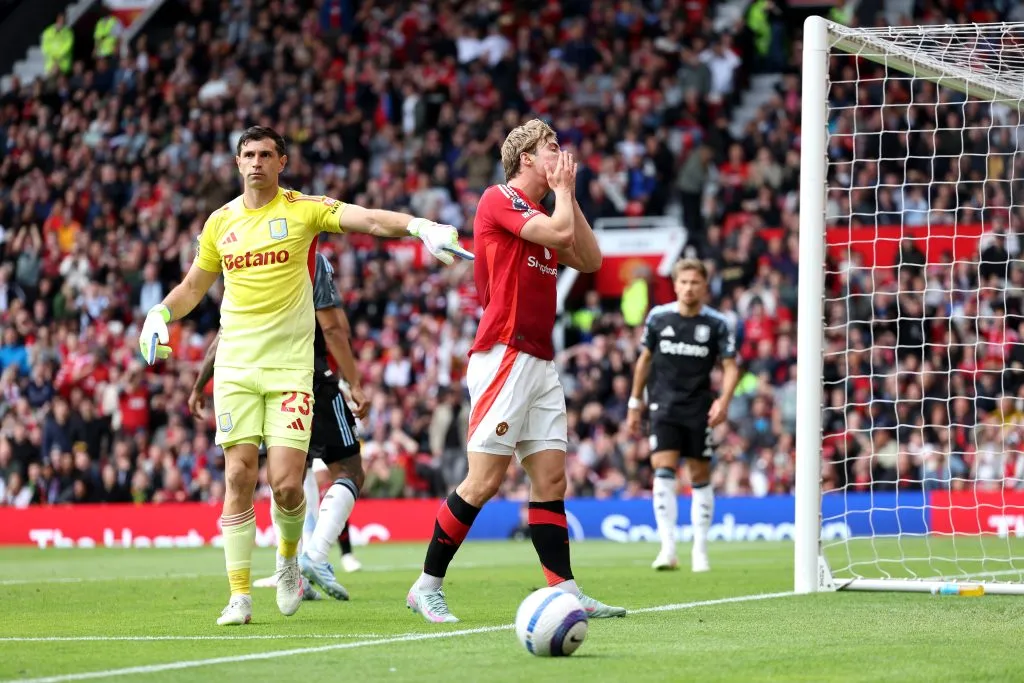 Emiliano Martínez vs. Manchester United.
