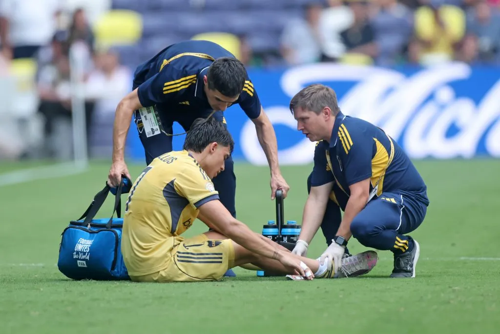 Zeballos solo jugó 26 minutos ante Auckland antes de pedir el cambio.