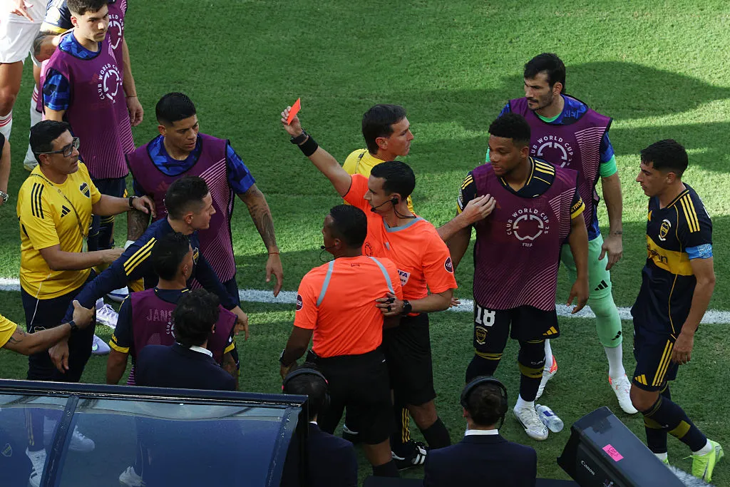 Lesión a los 20 minutos y posterior expulsión: el último aporte de Ander Herrera a Boca.