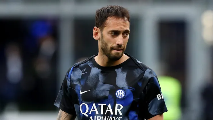 El representante de Calhanoglu confirmó la decisión del jugador tras el cruce con Lautaro Martínez que dividió al Inter