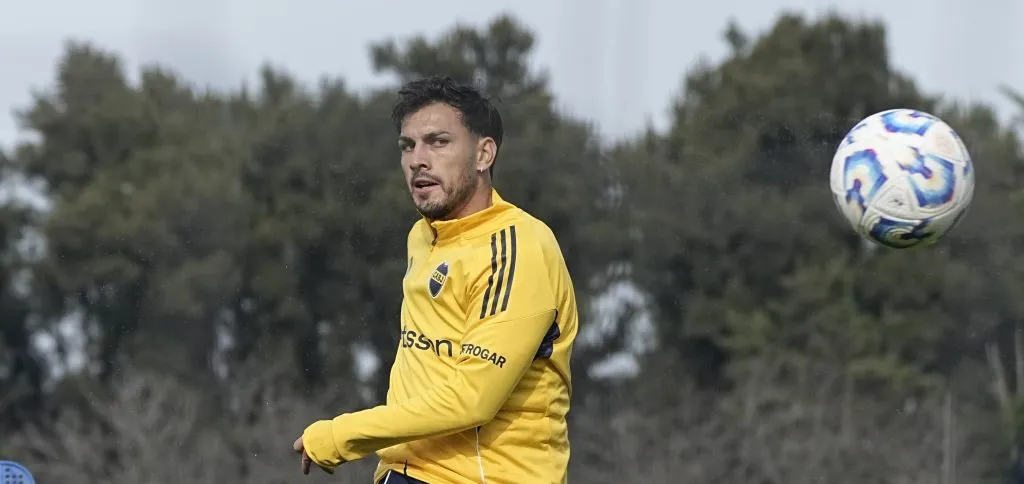 Paredes se prepara para su primera titularidad (Prensa Boca).