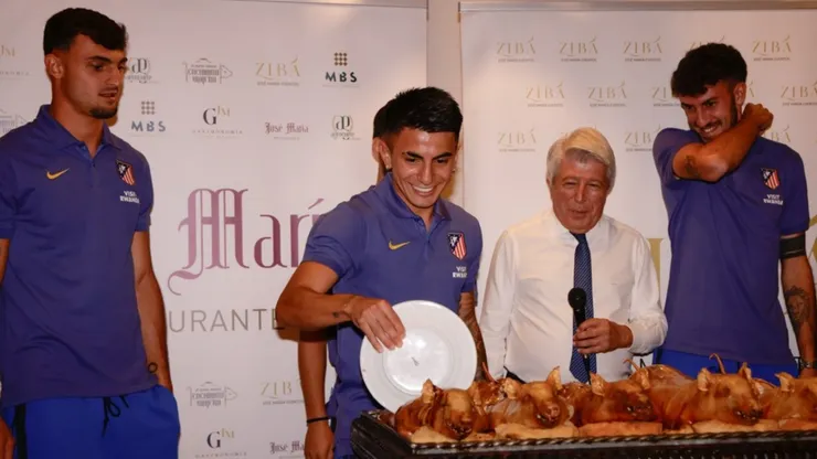Thiago Almada en su bautismo en el Atlético de Madrid.