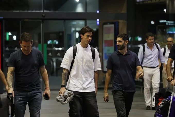 Valentín Gómez aterrizó en Sevilla este miércoles y hoy superó las pruebas médicas.