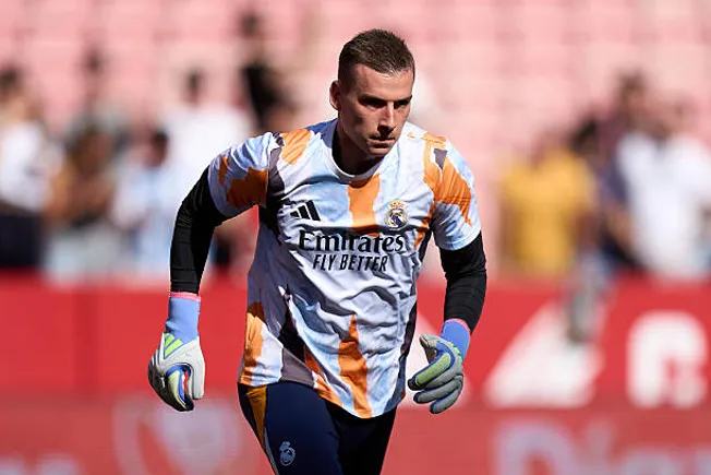 Si quiere sumar minutos, Lunin debe salir del Real Madrid y Manchester United emerge como opción.