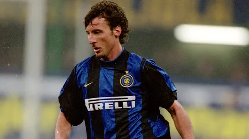 Jugó con Ronaldo en el Inter, despilfarró toda su fortuna, se convirtió en panadero y sueña con trabajar en la Serie A