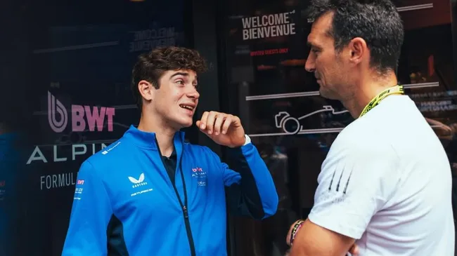 Encuentro entre Scaloni y Colapinto en el GP de Bélgica de la F1.