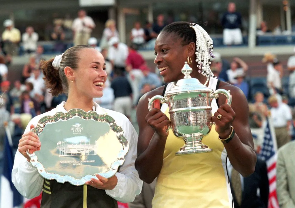 Martina Hingis y Serena Williams tras la final del US Open 1999. (Foto: Getty).