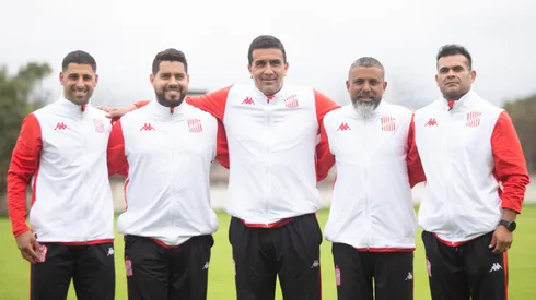 El nuevo cuerpo técnico de San Martín de Tucumán. (@CASMOficial)
