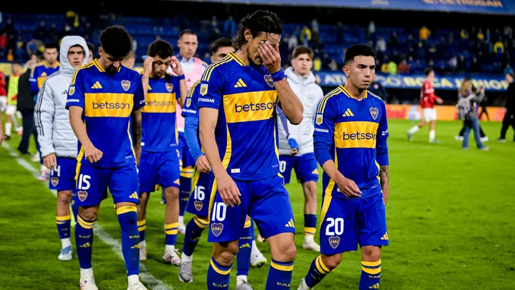 Los jugadores de Boca tras quedar eliminados del Torneo Apertura 2025 ante Independiente.
