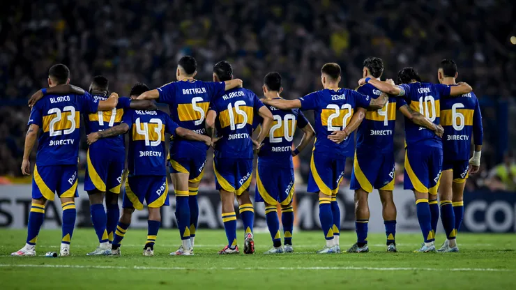Los jugadores de Boca durante una tanda de penales en La Bombonera.