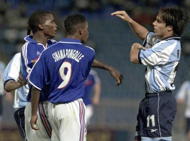 Con Sinama-Pongolle como figura, Francia venció a Brasil, Argentina y Nigeria en su camino al título.
