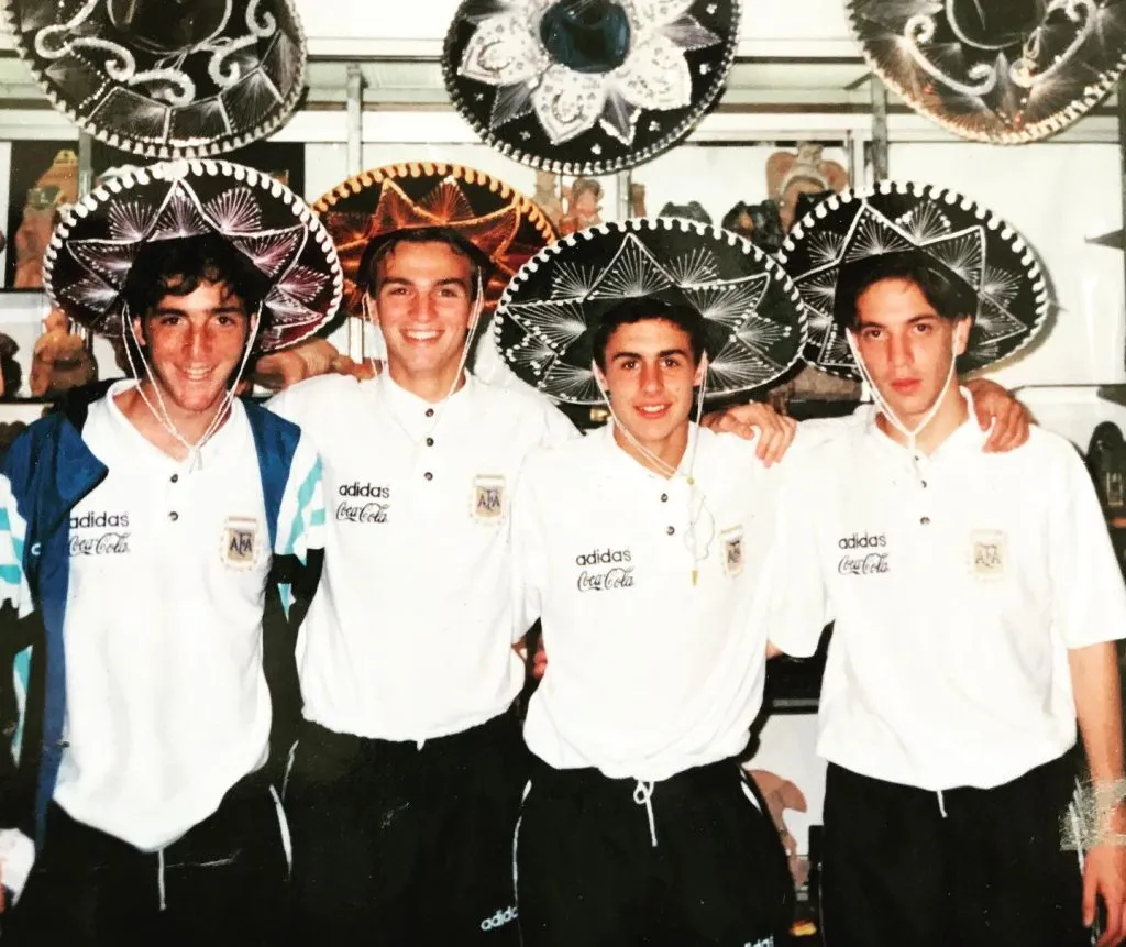 Peralta con Cambiasso, Aimar y La Paglia en la Selección. Foto IG Sixto Peralta