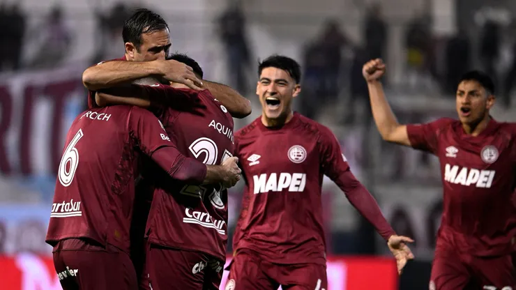 Los jugadores de Lanús tras vencer a Huracán por la Copa Argentina. (Foto: @clublanus)