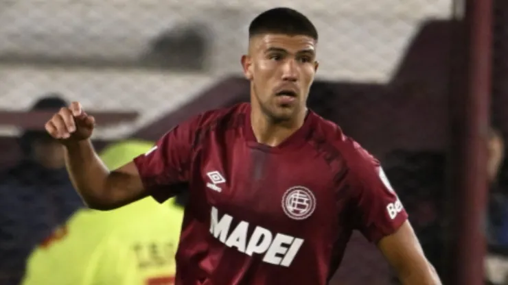 Ronaldo Dejesus, defensor paraguayo de Lanús que sufrió una dura lesión.