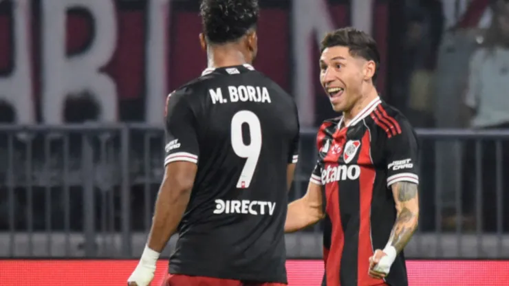 Gonzalo Montiel y Miguel Borja durante la victoria de River ante San Martín de Tucumán por Copa Argentina. Foto: TyC Sports