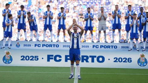 La presentación de Luuk de Jong en Porto de manera sorpresa en pleno amistoso.
