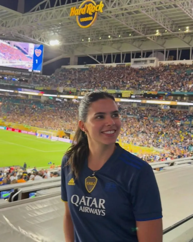 Delfi Brea alentando a Boca en el Mundial de Clubes.
