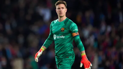 Barcelona le quitó la capitanía a Marc-André ter Stegen luego de que el portero se negara a firmar un consentimiento que permitiría al equipo enviar su informe médico postoperatorio a LaLiga.