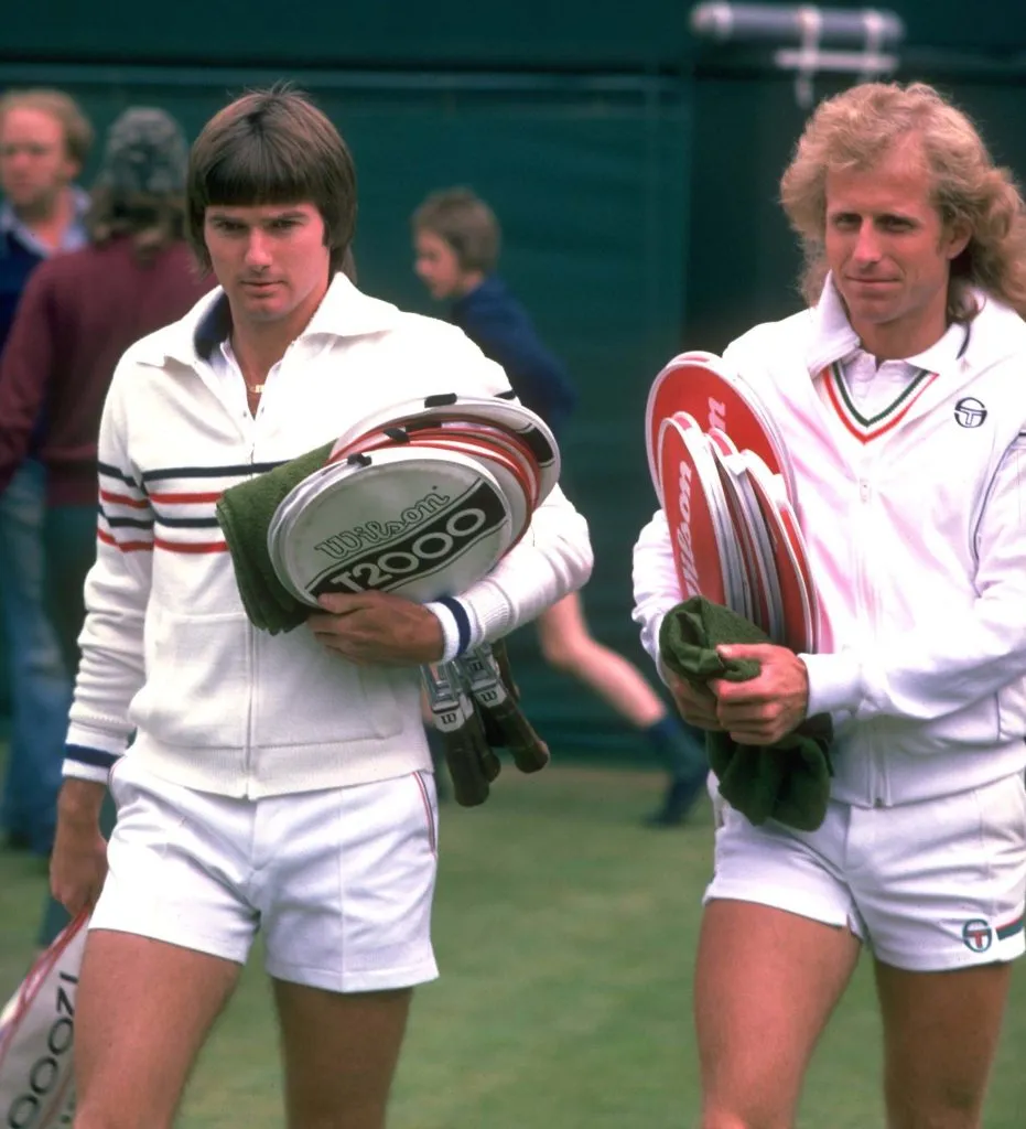 Connors y Gerulaitis en la previa del duelo entre sí en Wimbledon 1978 que quedó en manos de Jimbo en sets corridos. (Foto: Getty).
