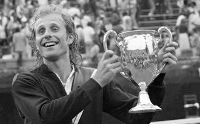 Gerulaitis tras ganar el Abierto de Australia de 1977.
