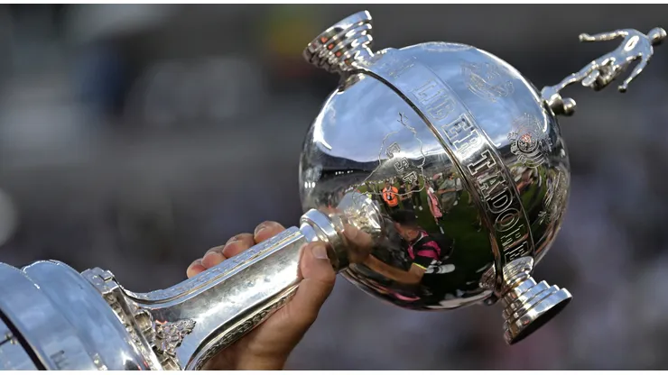 El trofeo de la Copa Libertadores de América.