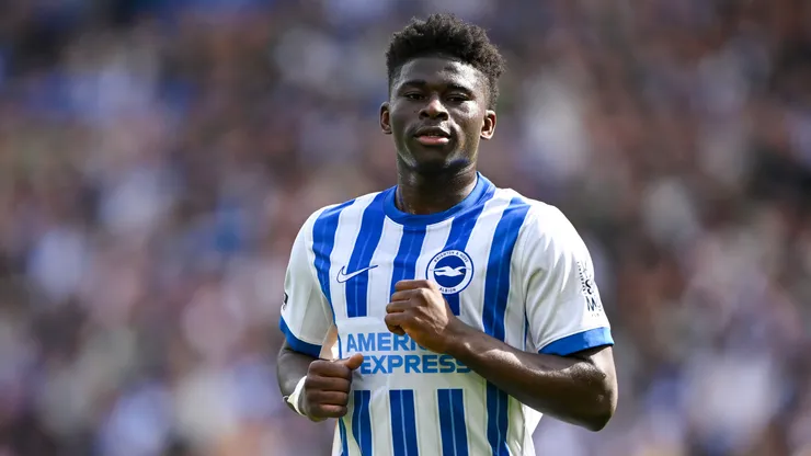 Carlos Baleba, mediocampista camerunés de Brighton.