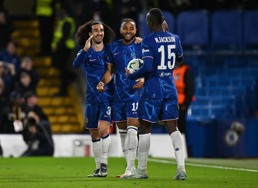 Christopher Nkunku y Nicolas Jackson, junto a Marc Cucurella, todos futbolistas de Chelsea. (Getty Images)